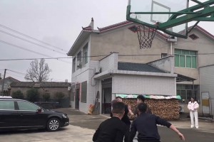 过年亲戚中能聚齐四五个打篮球高手 这是体育世家啊？
