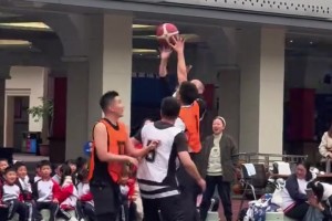 关于参加儿子学校篮球比赛，裤子都拼掉的这件事！😂😂😂